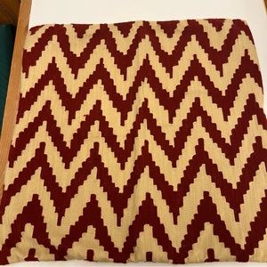 Pillow Cover 18”x18” Chevron Pattern Red & Tan woven Weave No Tag Nice condition